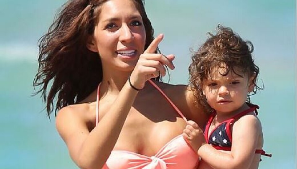 Farrah, der her ses med datteren Sophia, er igen ledig på markedet. (Foto: All Over)