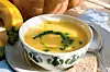 Græskarsuppe med basilikumolie