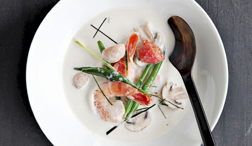 Opskrift på hot kokosmælksuppe med rejer, ingefær og citrongræs