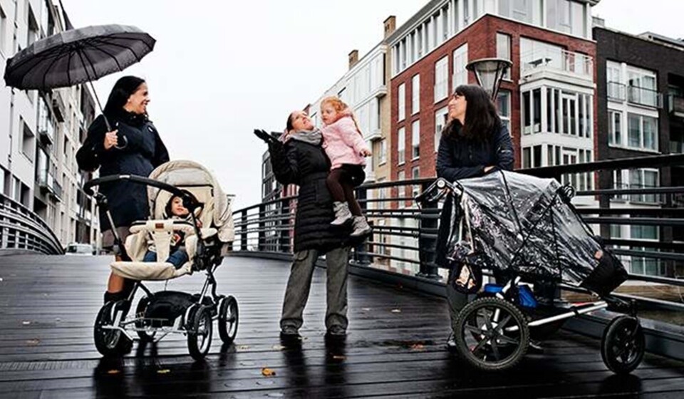 ”Hvorfor putter i jeres børns sutter i munden?”