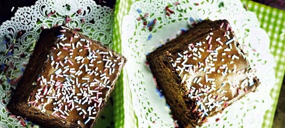 Nem chokoladekage med drys