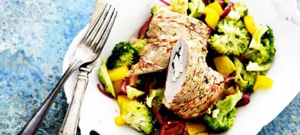 Svinemørbrad med fetafyld, og citronmarineret broccolisalat