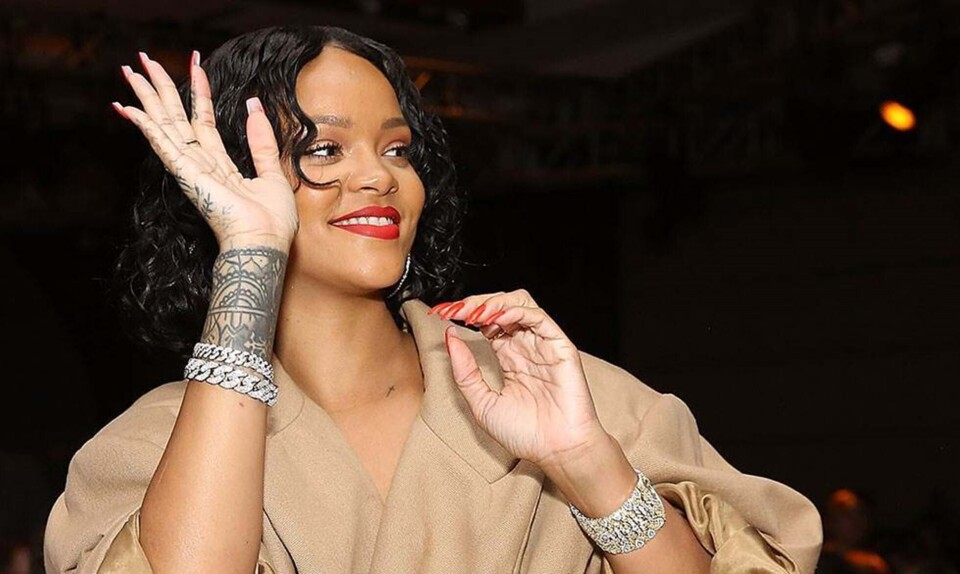 Rihanna giver råd om kærestesorg på Twitter