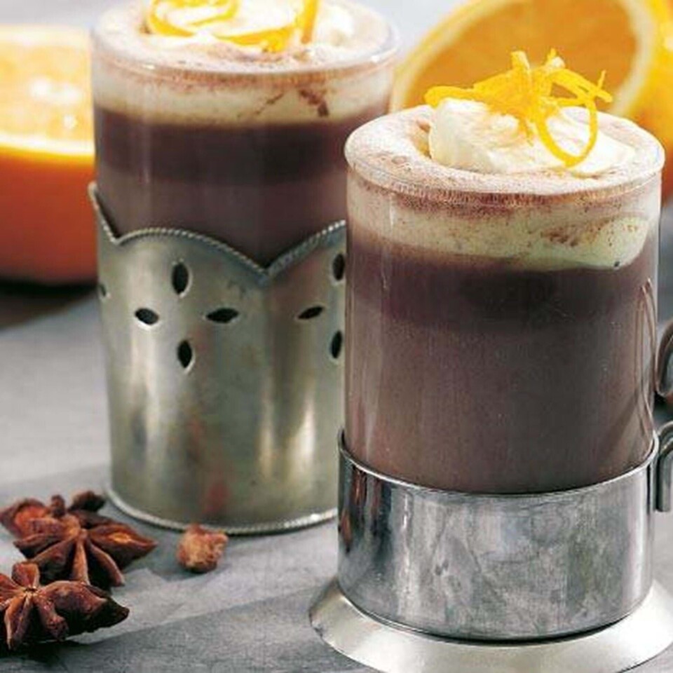 Krydret varm chokolade med appelsinskum