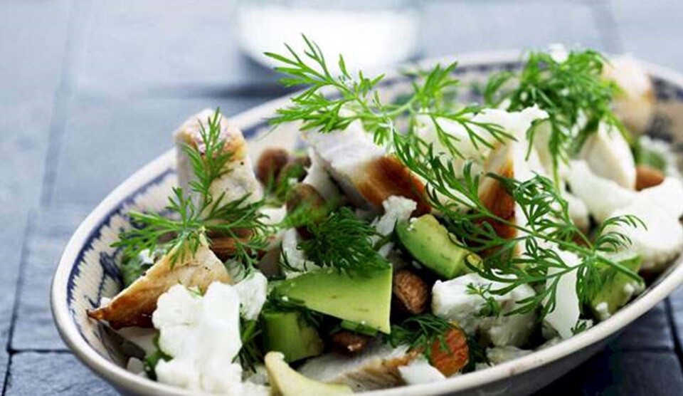 Opskrift på blomkål og kyllingesalat med avocado og mandler