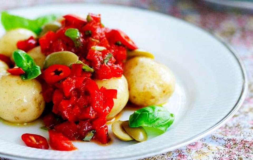 Opskrift på nye kartofler med peberfrugt-salsa med chili