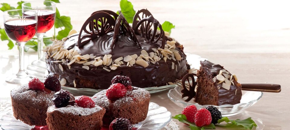 To festlige dessertkager med chokolade