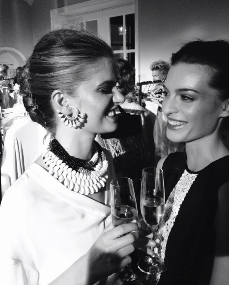 Kom backstage med modellerne