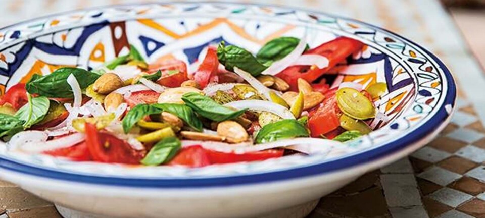 Tomatsalat med oliven & mandler
