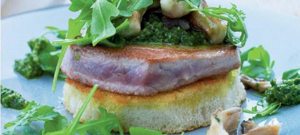 Tunbøf med svampe og pesto