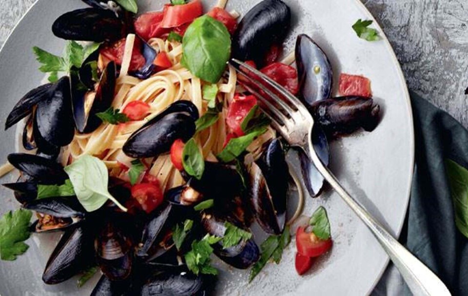 Tagliatelle med blåmuslinger og friske tomater