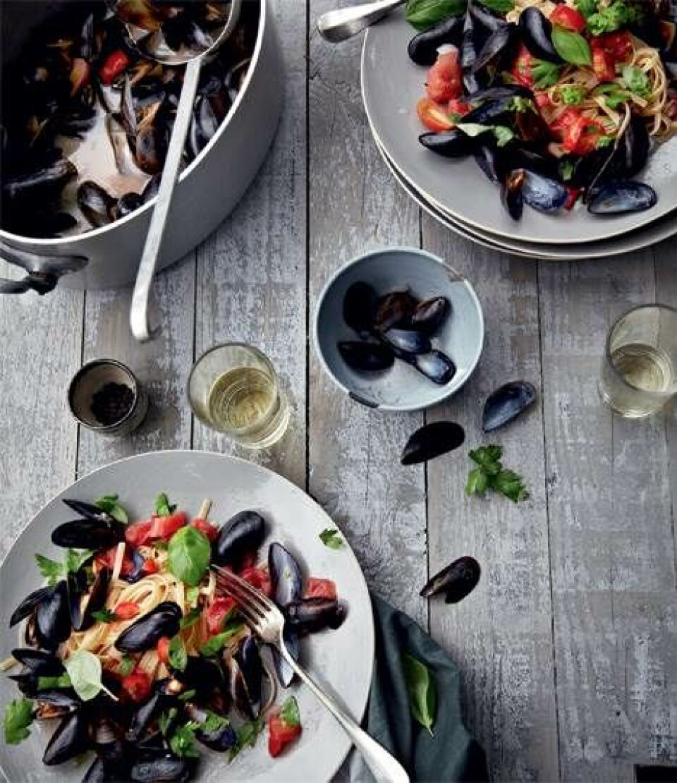 Tagliatelle med blåmuslinger og friske tomater