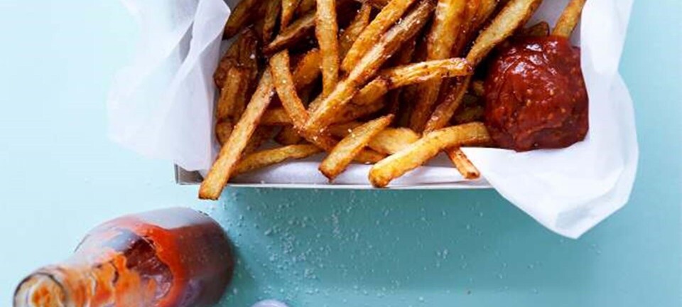 Fritter med hjemmelavet ketchup på bagte tomater