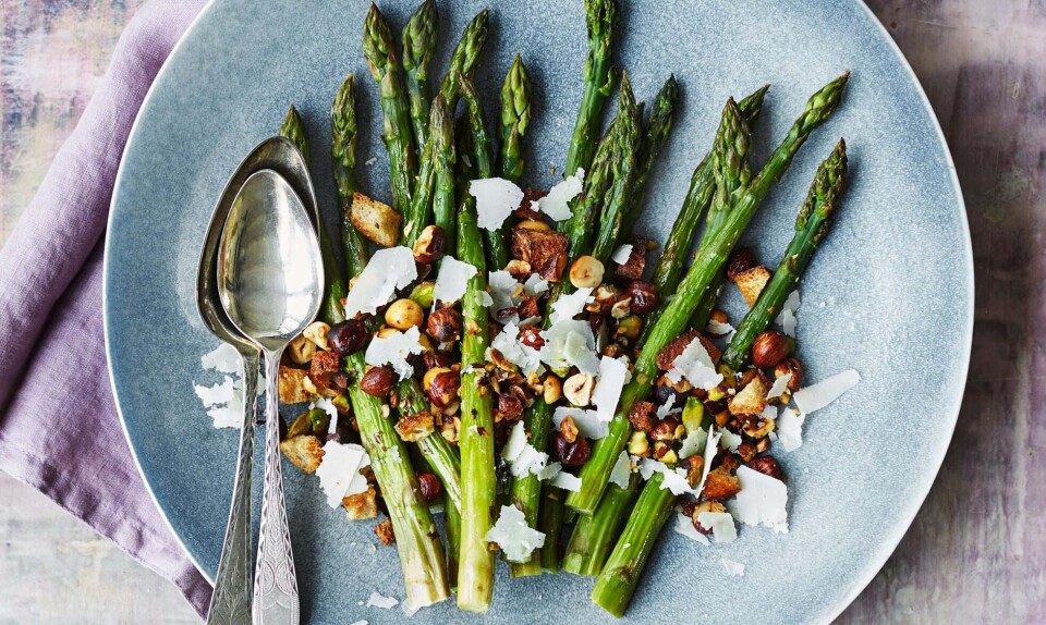 Asparges med crumble