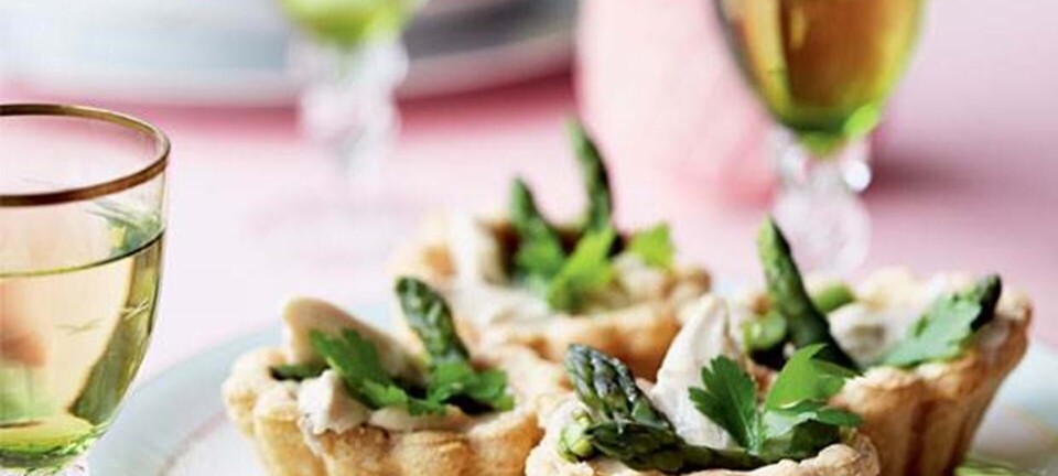 Tarteletter med grønne asparges og kylling