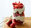 Jordbærdessert med skyr og myntesukker