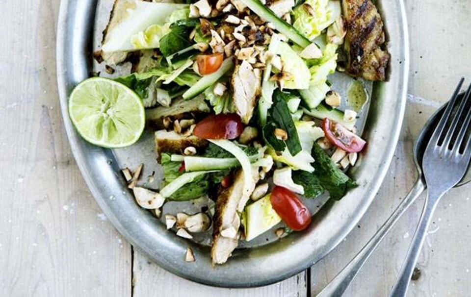 Asiatisk kyllingesalat med ingefær og cashewnødder