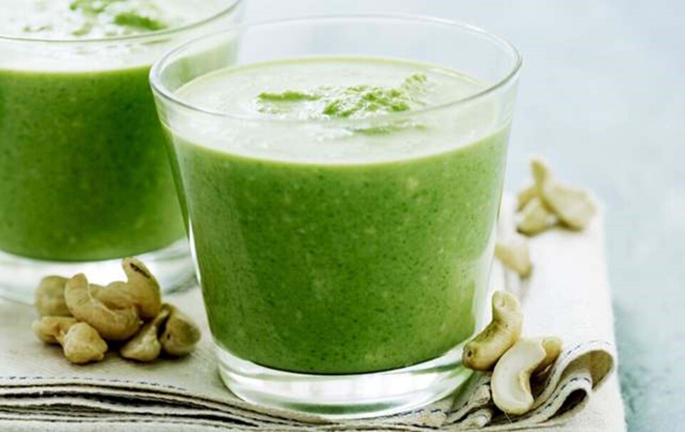 Cremet ærtesuppe med cashewnødder