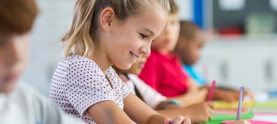 Skolestart: Sådan lærer du dit barn at sidde stille og lytte efter