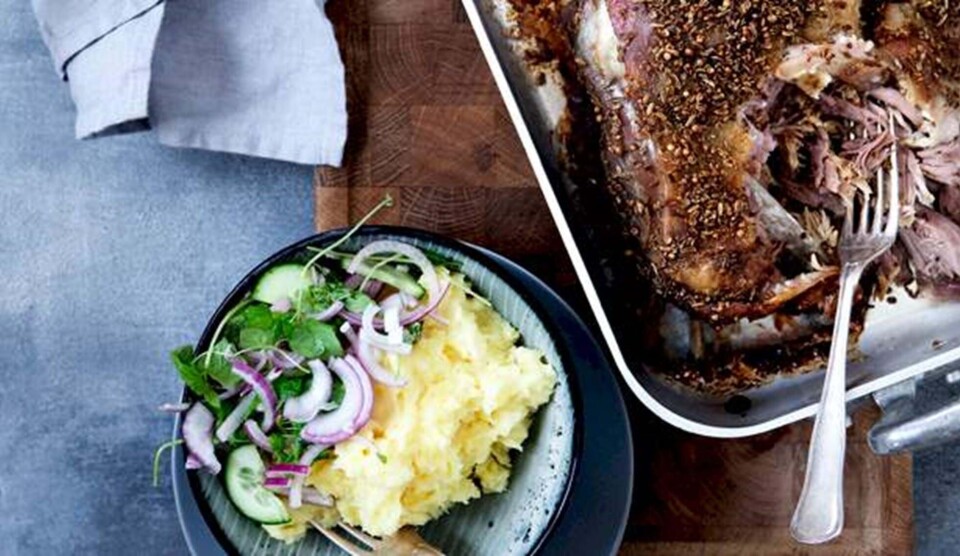 Lammebov opskrift med fetamos og myntesalat