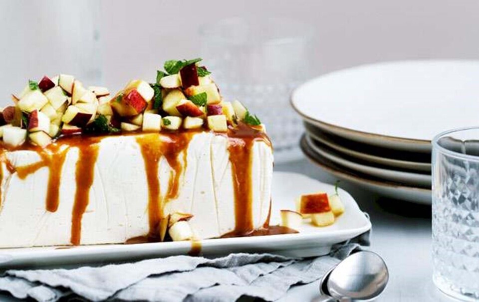 Semifréddo med karamelsauce