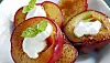 Opskrift på bagte blommer med kanelsukkertop