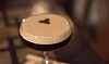 Espresso martini: Sådan laver du den klassiske cocktail