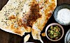 Tyrkisk brød med salsa og let dild-yoghurt-dip