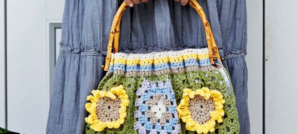 Sommerlig taske hæklet i oldemorfirkanter