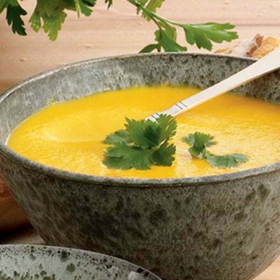 Krydret gulerodssuppe med kokosmælk