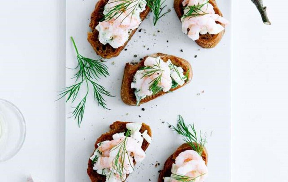 Opskrift på rejebrød med fennikelmayo og dild