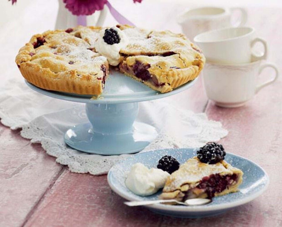 Brombær-æble-pie