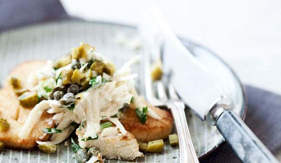 Opskrift på stegt torskerogn med selleriremoulade med kapers og cornichoner