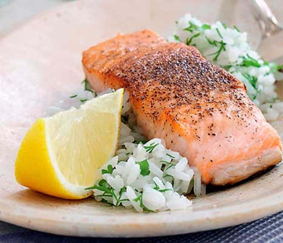 Peberlaks på grønne ris