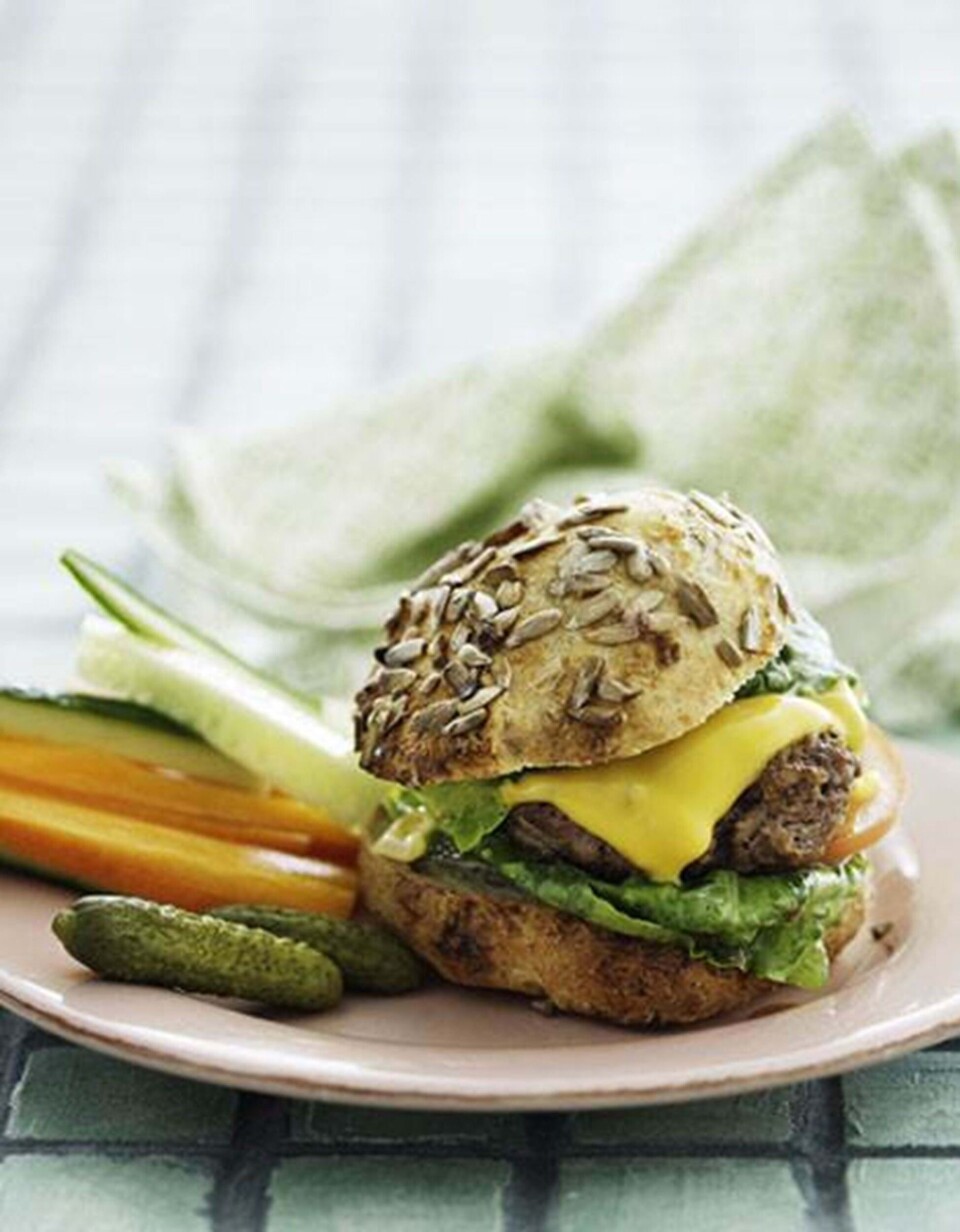 Ostegratineret bøfsandwich