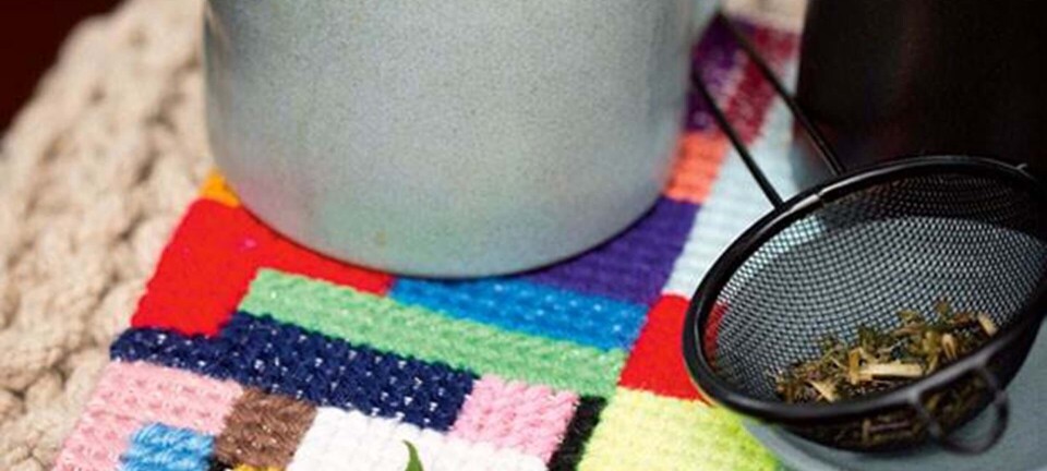 Broder selv: Bordskåner med broderi