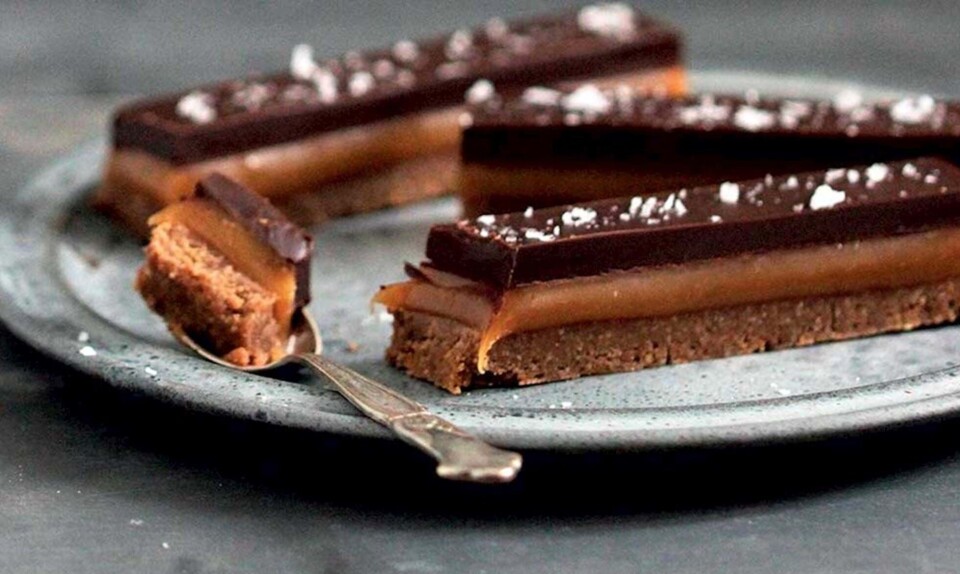 Chokoladebarer med saltkaramel: Sådan laver du hjemmelavet Twix