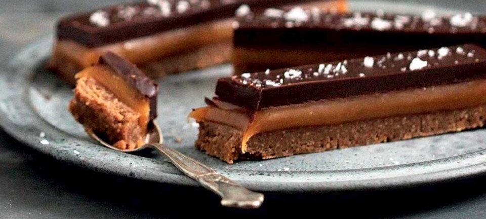 Chokoladebarer med saltkaramel: Sådan laver du hjemmelavet Twix