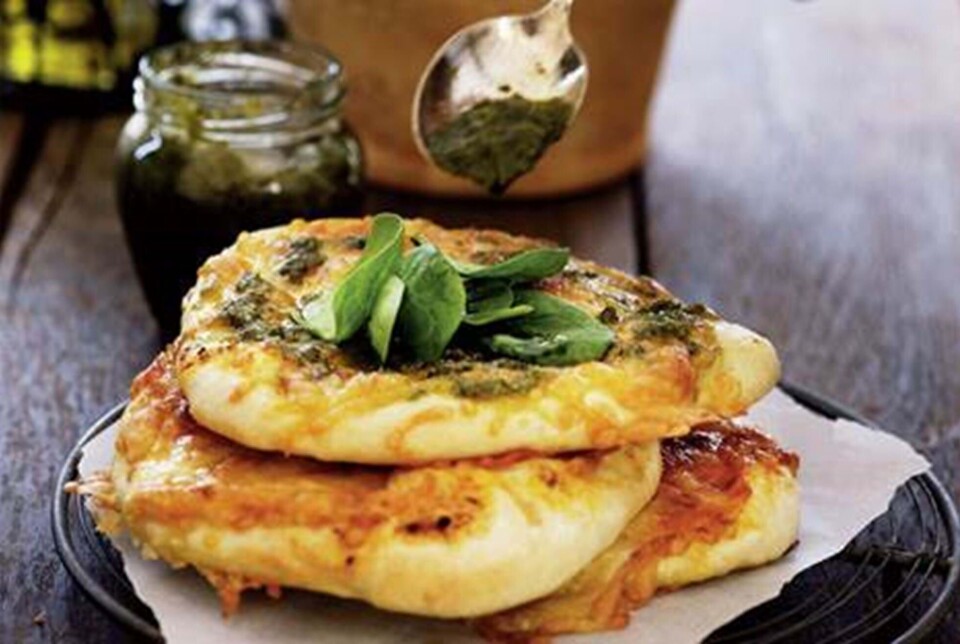 Pizza med hvidløg og pesto