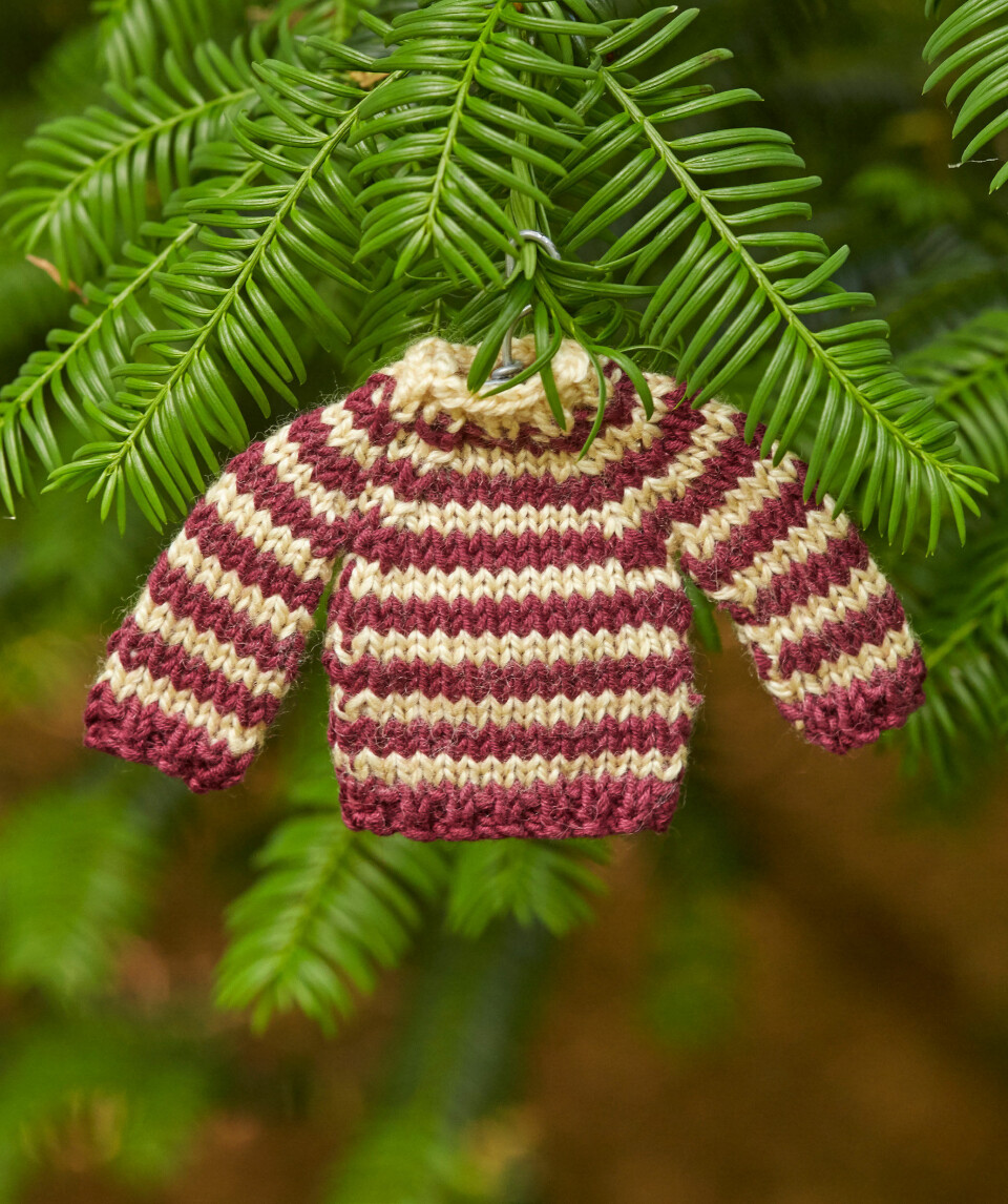 Minisweater striber strikkeopskrift