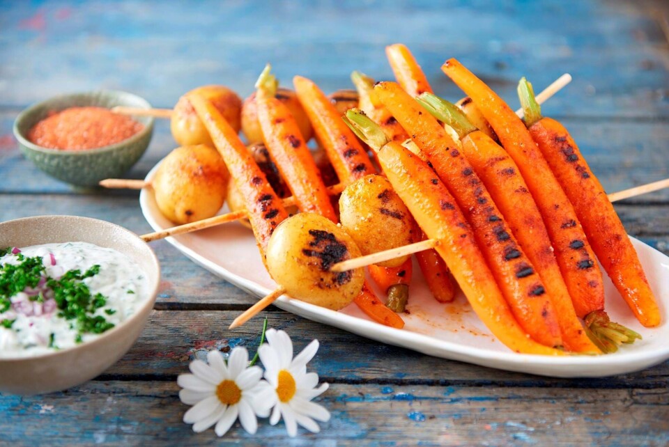 Grillstegte nye kartofler og gulerødder