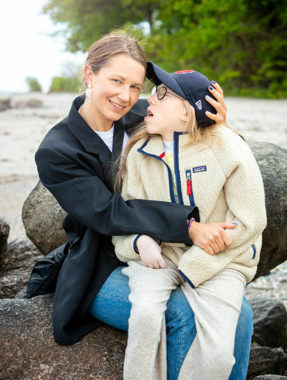 Fisens hjerne svarer til en tre måneder gammel babys. Indtil hun var seks år gammel, boede hun hjemme, nu tager et bosted sig af hendes daglige pleje.