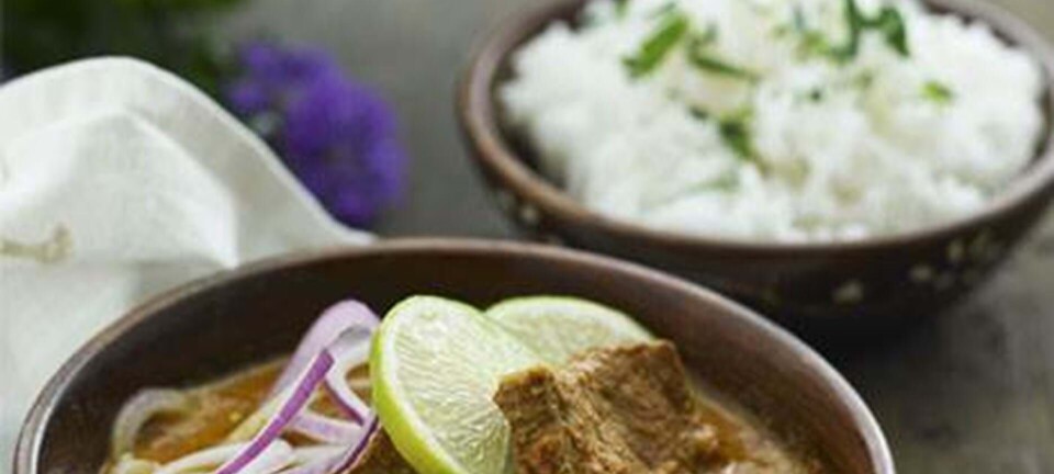 Marineret oksekød i kokos-karry-sauce