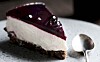 Lav en lækker choko-cheesecake med solbær