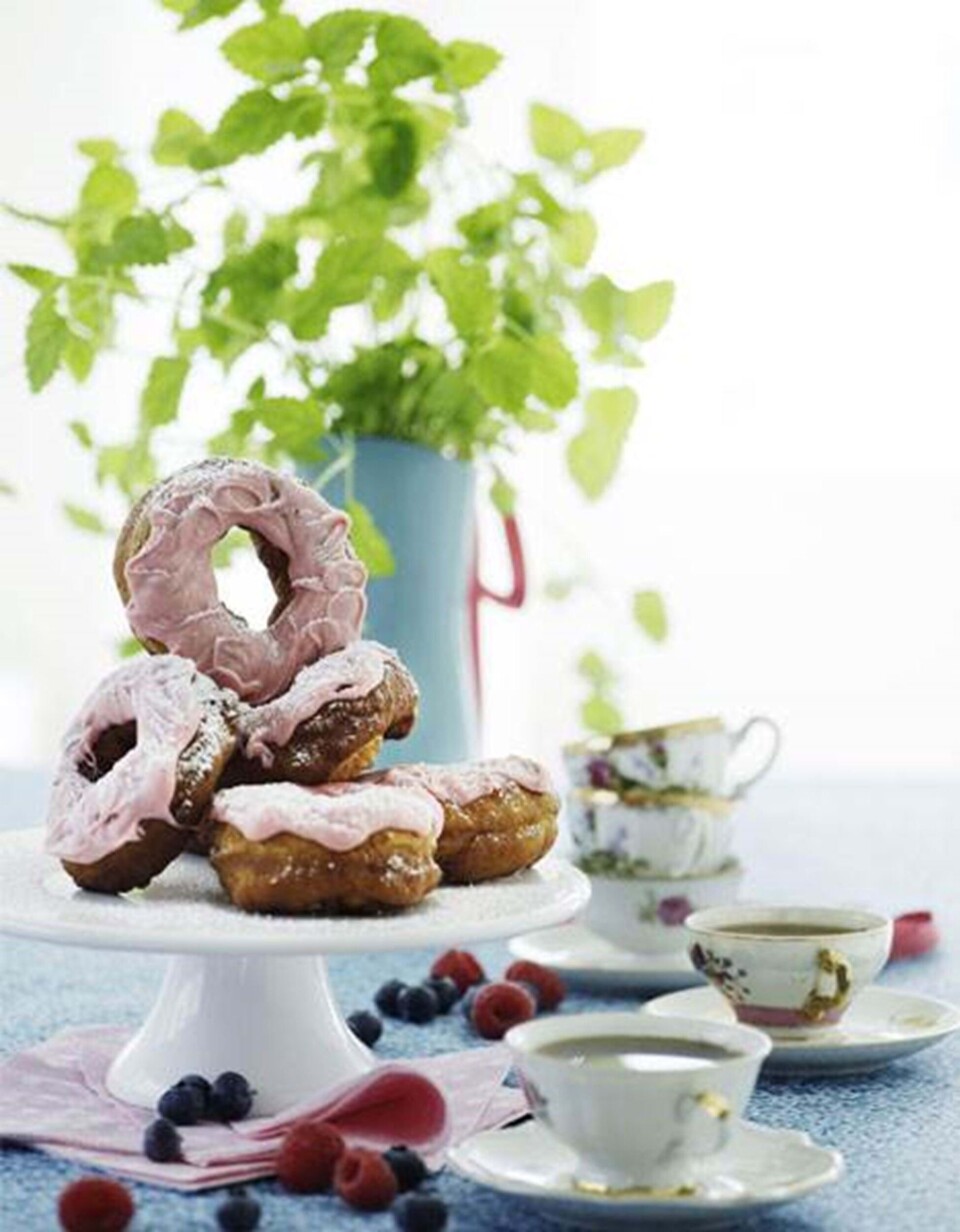 Doughnuts med farvet glasur