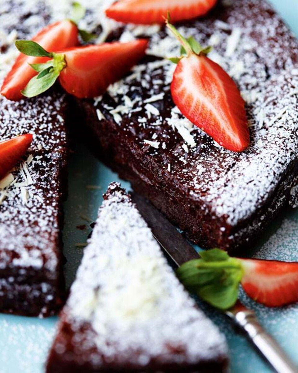 Saftig chokoladekage med solbær