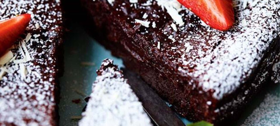 Saftig chokoladekage med solbær