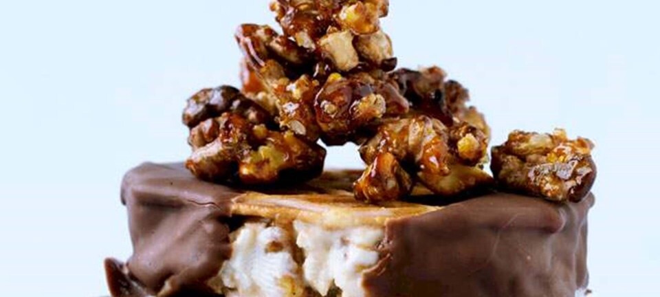 Små issandwich med karamel