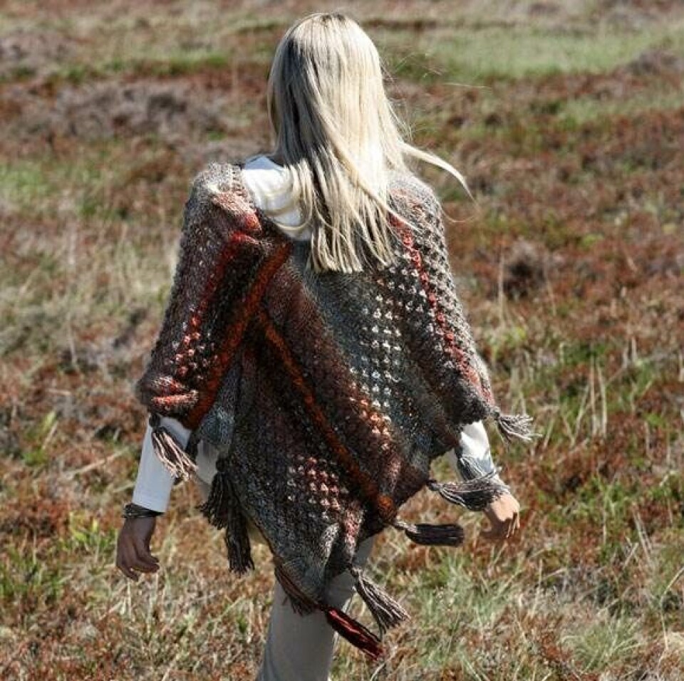 Strik selv: Poncho med kvaster