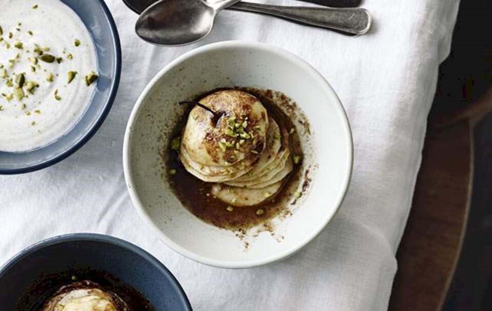 Bagte æbler med vaniljeyoghurt